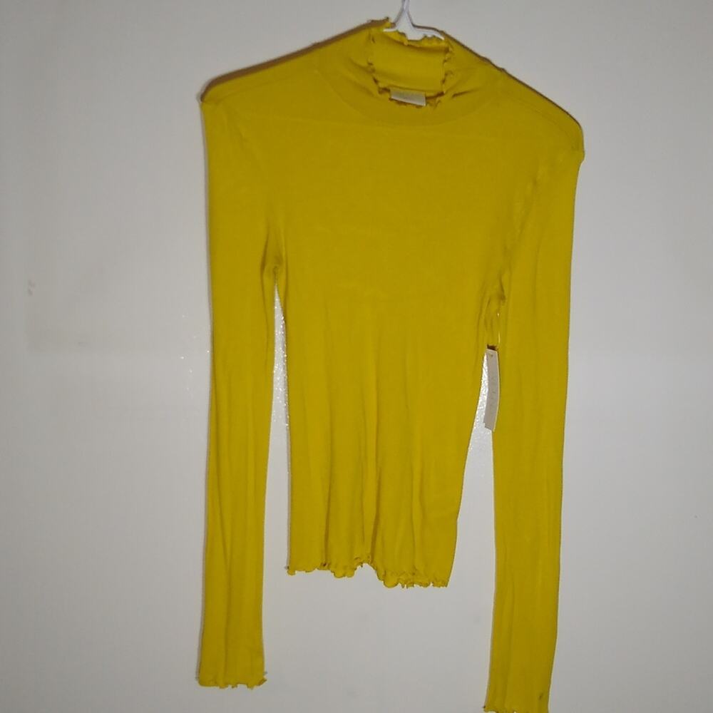 NWT Abound mustard color long sleeve shirt. Size Small